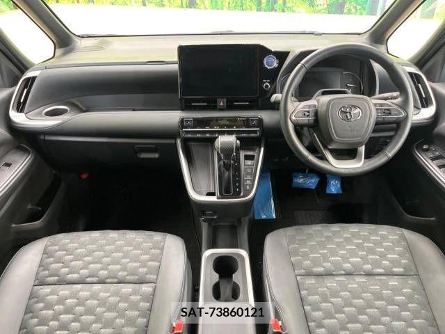Toyota VOXY HYBRID 2023-01 336815-1