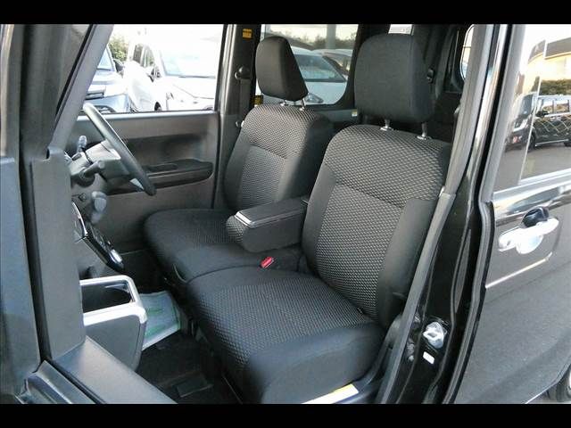 Toyota Pixis Mega 2017-06 28683-9