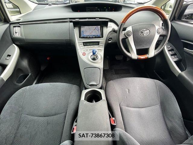 Toyota PRIUS 2014-07 282128-1