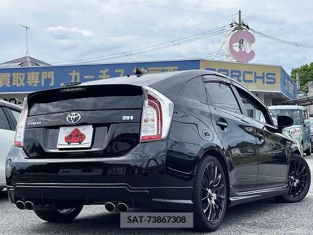 Toyota PRIUS 2014-07 282128-2