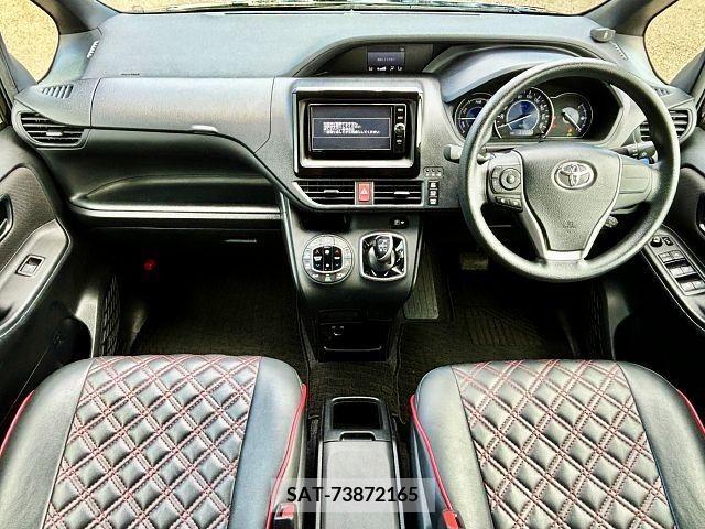 Toyota NOAH HYBRID 2018-06 365171-1