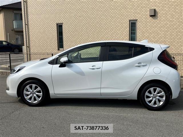 Toyota AQUA 2023-01 313352-5