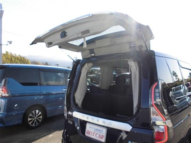 Nissan SERENA 2020-11 182215-25