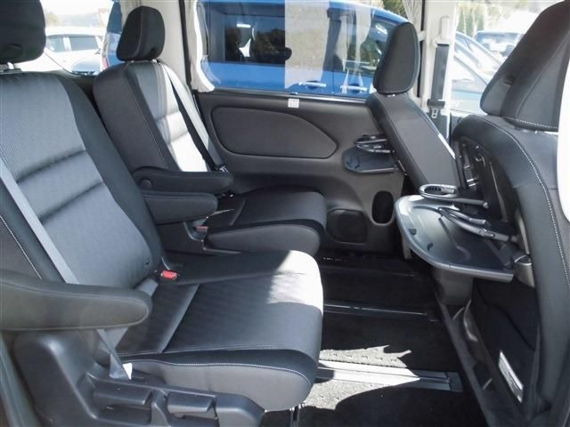 Nissan SERENA 2020-11 182215-6