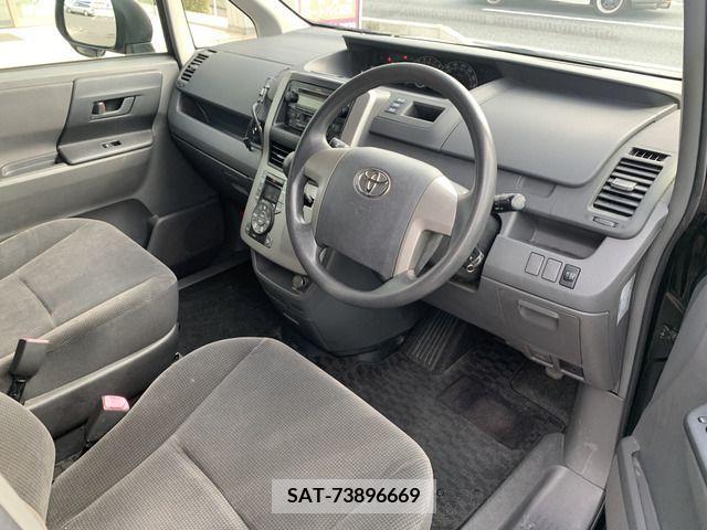Toyota VOXY 2010-03 200941-2