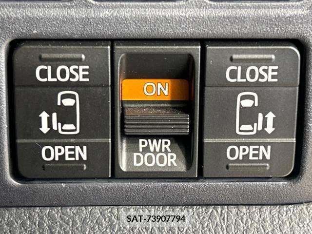 Toyota VOXY 2017-03 288917-5