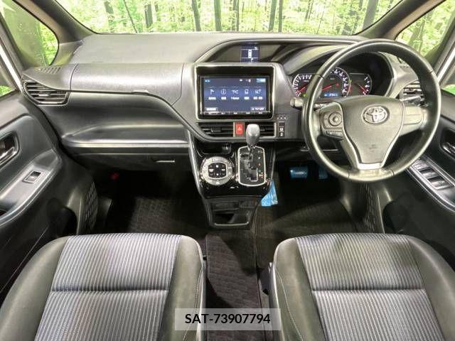 Toyota VOXY 2017-03 288917-1