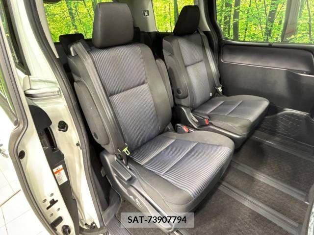 Toyota VOXY 2017-03 288917-9