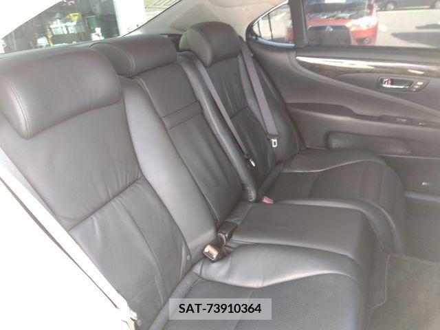 Lexus LS 2011-05 388315-17