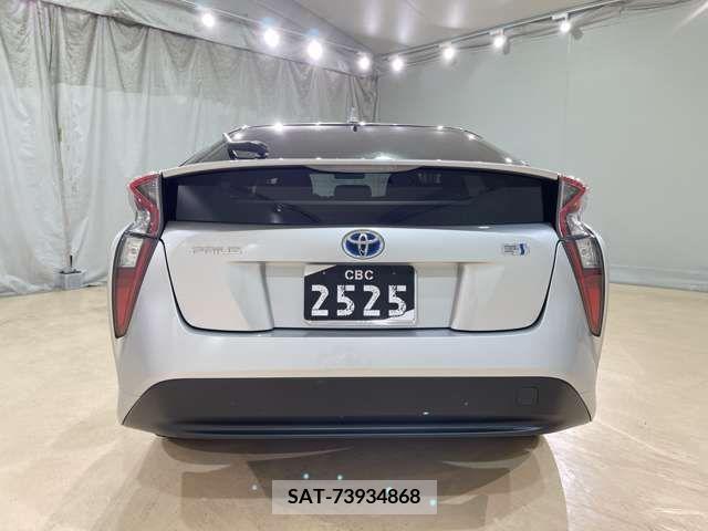 Toyota PRIUS 2016-01 200521-9