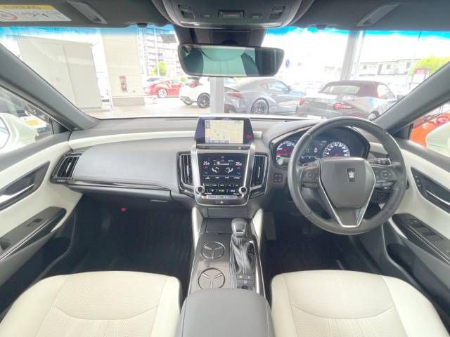 Toyota CROWN SEDAN 2018-09 8634-1