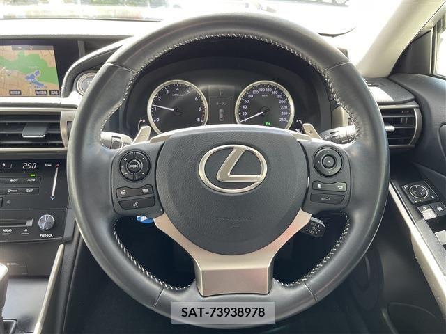 Lexus IS 2013-07 210336-7