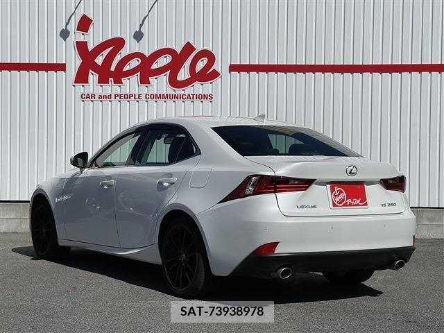 Lexus IS 2013-07 210336-1