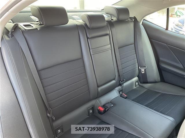 Lexus IS 2013-07 210336-13