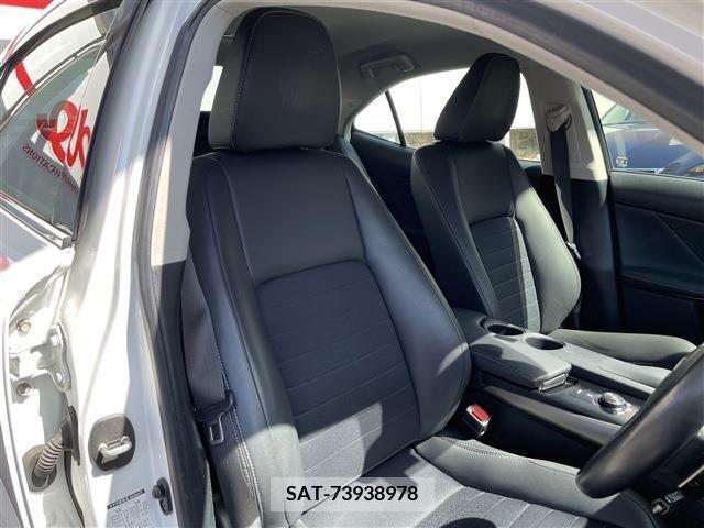 Lexus IS 2013-07 210336-11