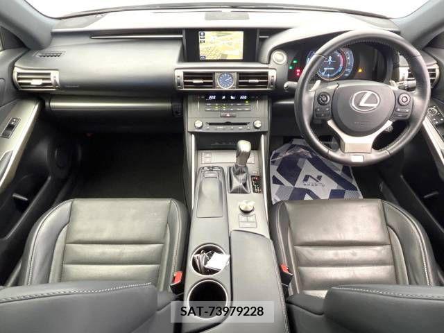 Lexus IS 2015-08 354960-1