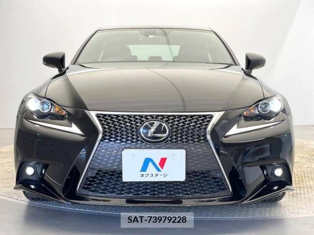 Lexus IS 2015-08 354960-14