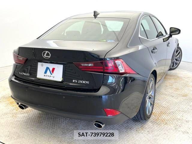 Lexus IS 2015-08 354960-17