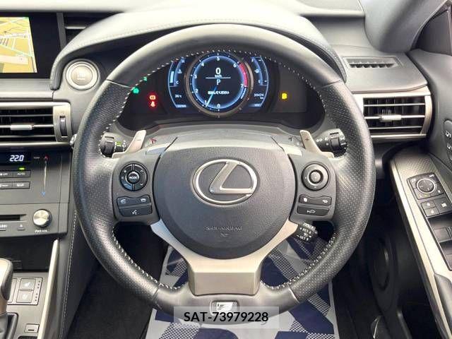 Lexus IS 2015-08 354960-11