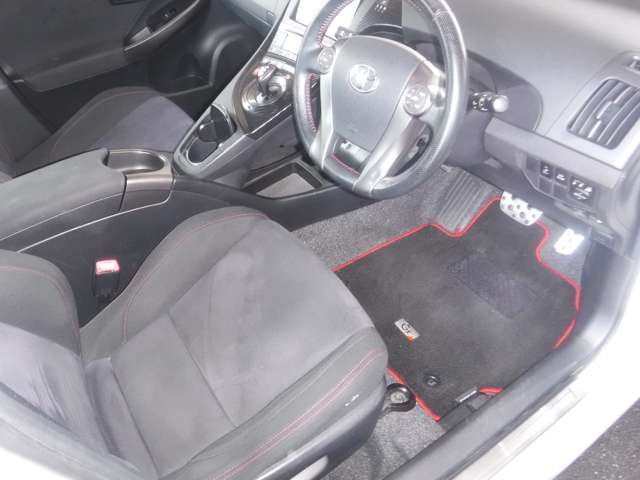 Toyota PRIUS 2013-02 6087-12