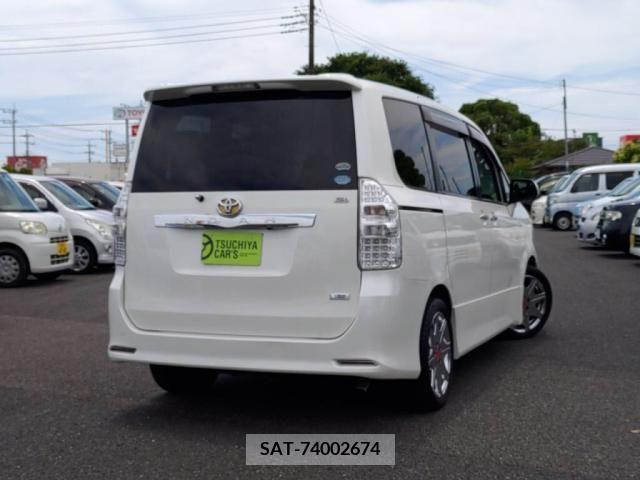 Toyota NOAH 2012-01 321325-1