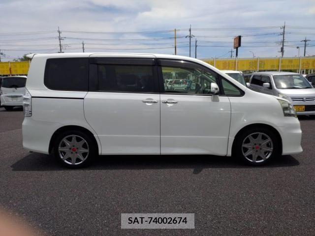 Toyota NOAH 2012-01 321325-9