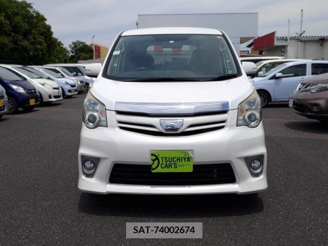 Toyota NOAH 2012-01 321325-8