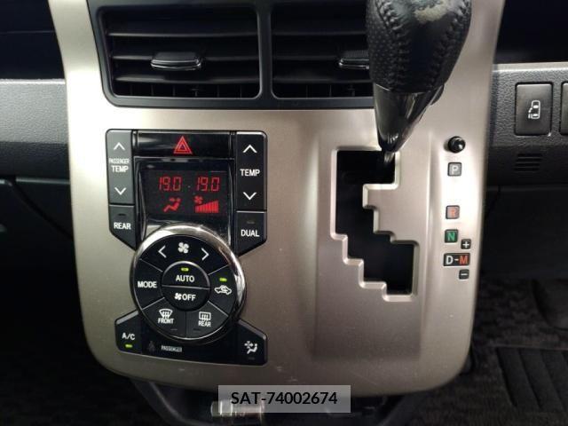 Toyota NOAH 2012-01 321325-18