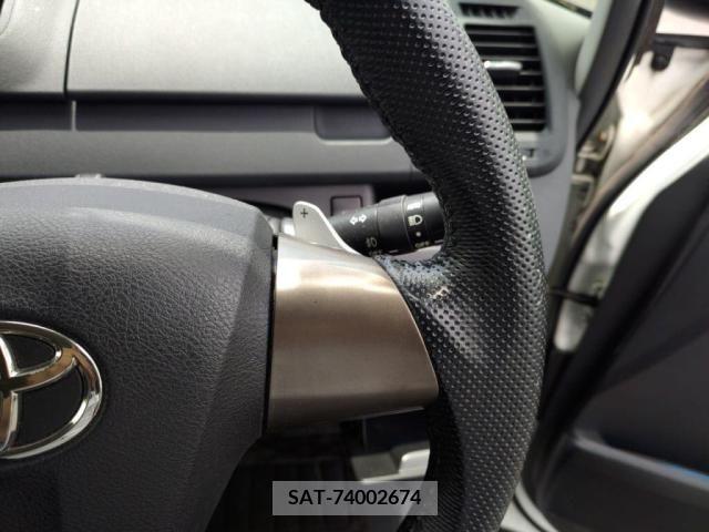 Toyota NOAH 2012-01 321325-17