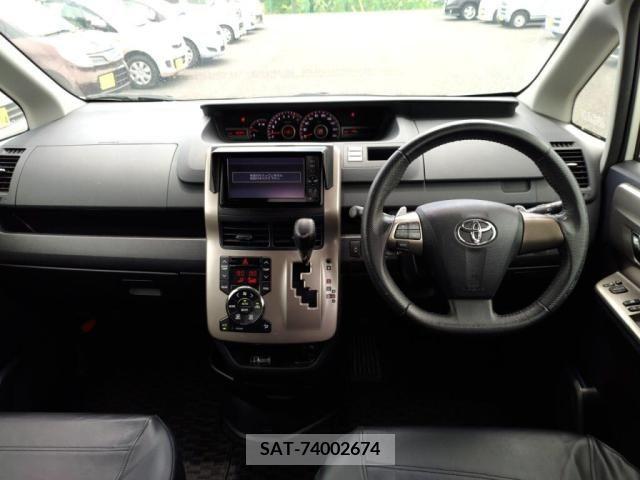 Toyota NOAH 2012-01 321325-2