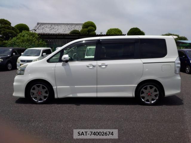 Toyota NOAH 2012-01 321325-11
