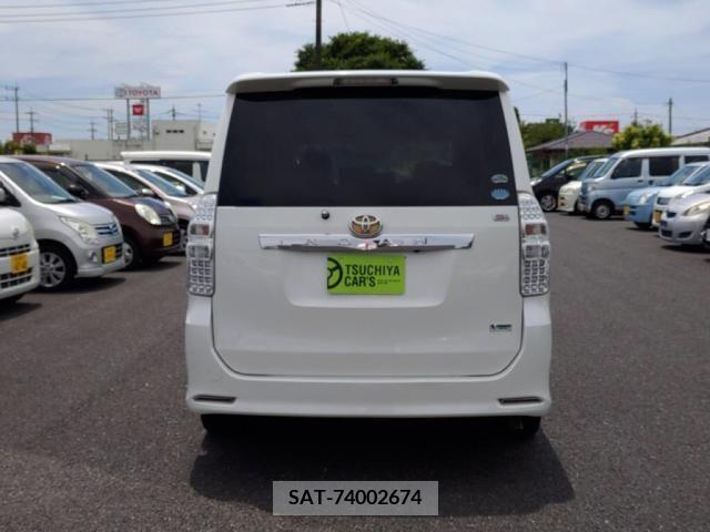 Toyota NOAH 2012-01 321325-10