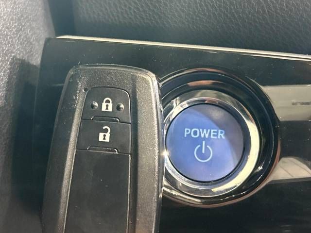 Toyota PRIUS 2016-10 19696-6