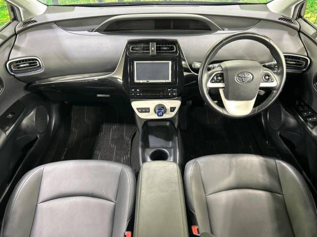 Toyota PRIUS 2016-10 19696-1