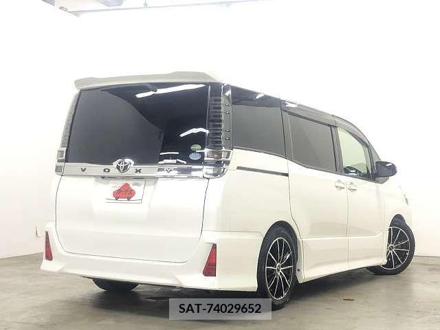 Toyota VOXY 2017-07 349102-2