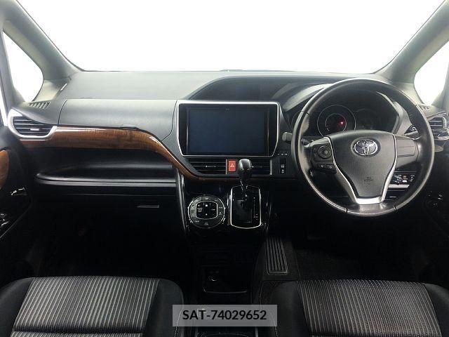 Toyota VOXY 2017-07 349102-1