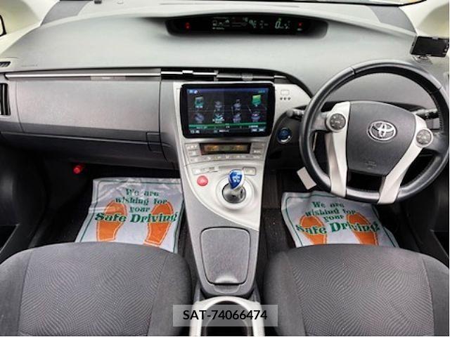 Toyota PRIUS 2014-01 378332-1