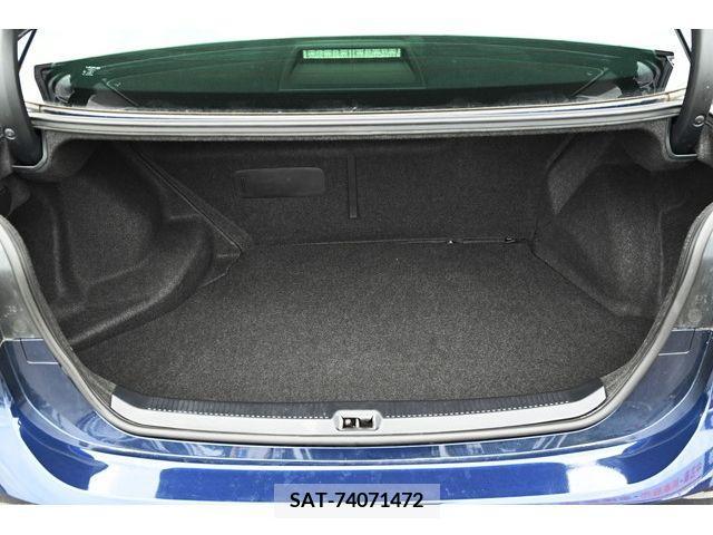 Lexus HS 2013-11 275357-16