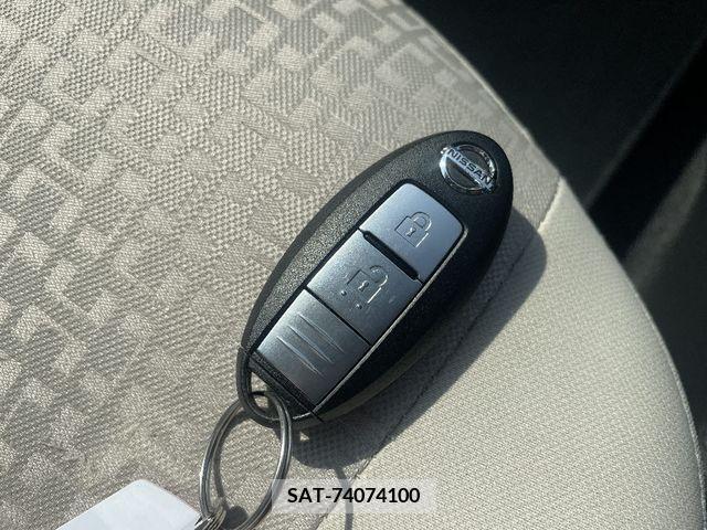 Nissan MARCH 2013-01 349063-8