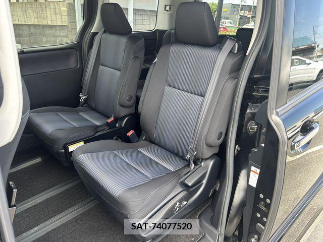 Toyota NOAH 2014-03 340476-17