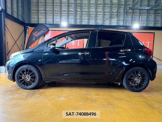 Toyota VITZ 2016-08 370168-5