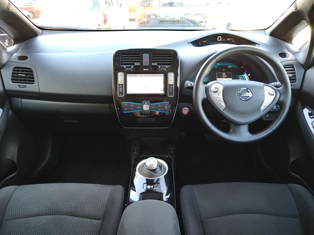 Nissan LEAF 2016-10 12722-2