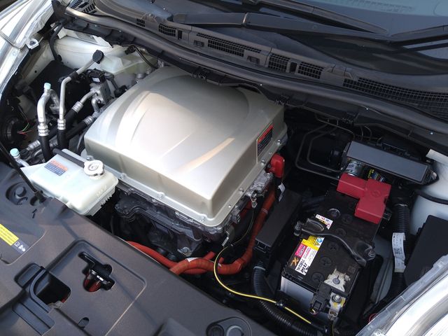 Nissan LEAF 2016-10 12722-19