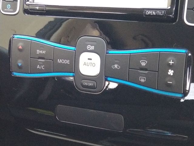 Nissan LEAF 2016-10 12722-7