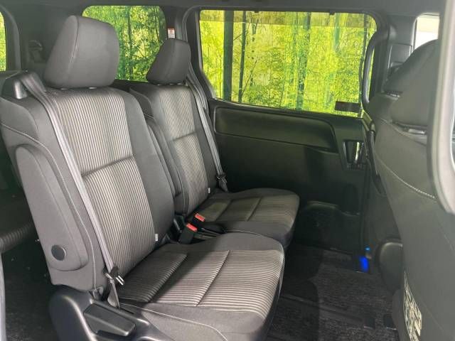 Toyota VOXY HYBRID 2018-05 19112-9