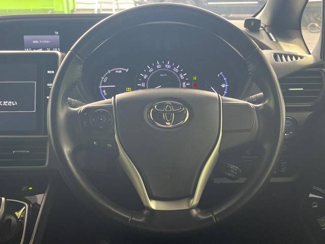 Toyota VOXY HYBRID 2018-05 19112-12
