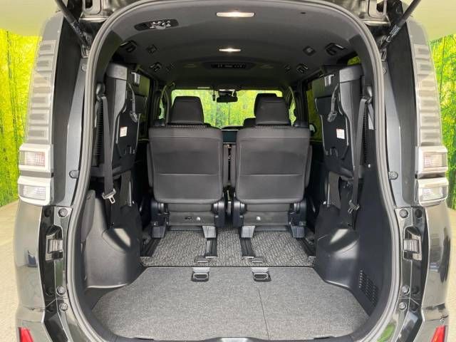 Toyota VOXY HYBRID 2018-05 19112-11