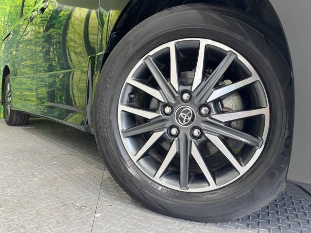 Toyota VOXY HYBRID 2018-05 19112-14
