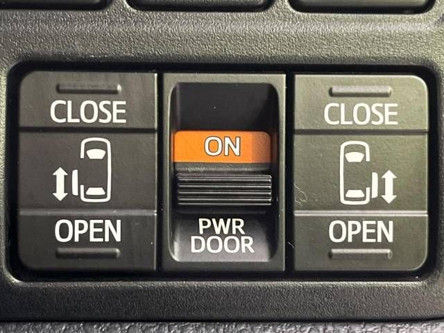 Toyota VOXY HYBRID 2018-05 19112-4