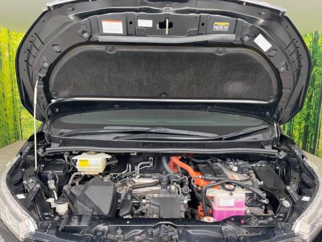 Toyota VOXY HYBRID 2018-05 19112-18